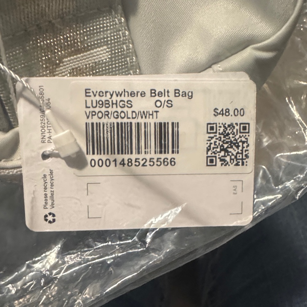 lululemon athletica Mini Bag in Silver and White - Picture 8 of 8